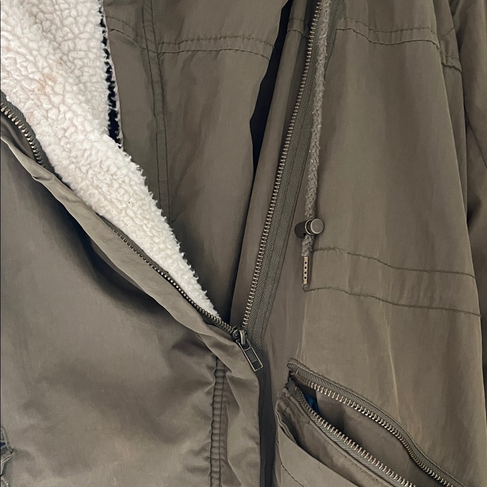 Charlotte Russe Cream Sherpa-Lined Jacket with Red Trim - Picture 10 of 10